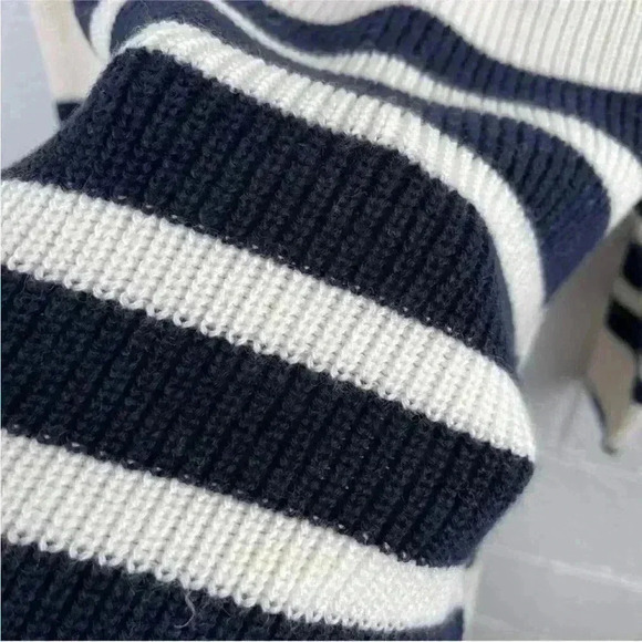COS Roll neck sweater in white and black striped wool and cotton blend - Picture 5 of 12